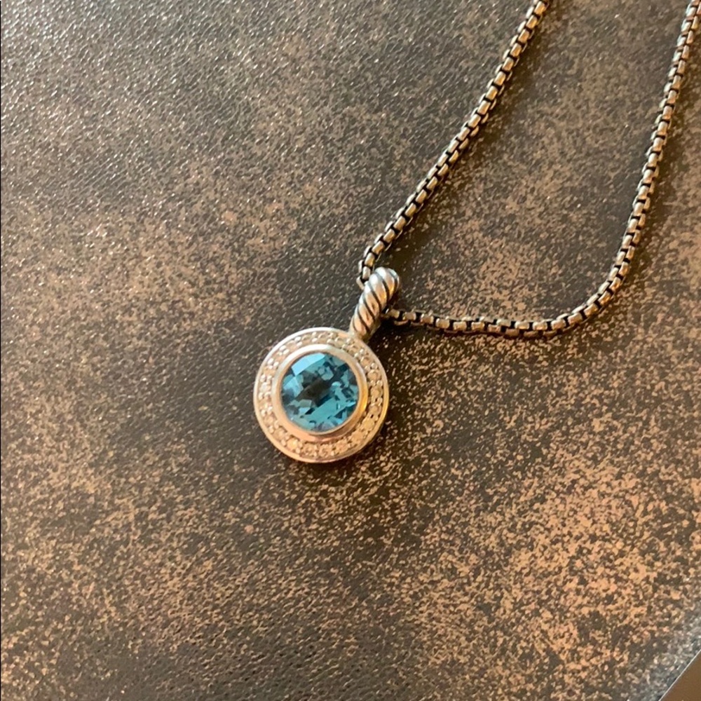 Long pendant necklace